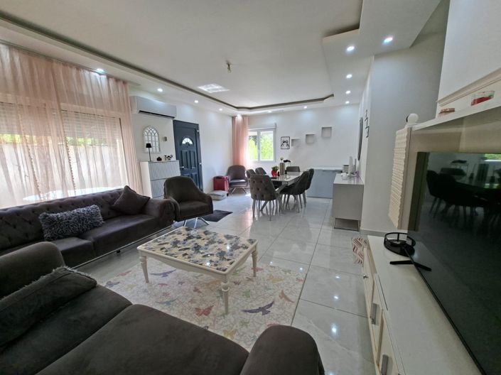 Image No.5-2 Bed House for sale