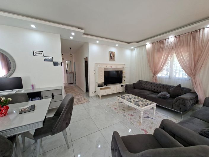 Image No.6-2 Bed House for sale