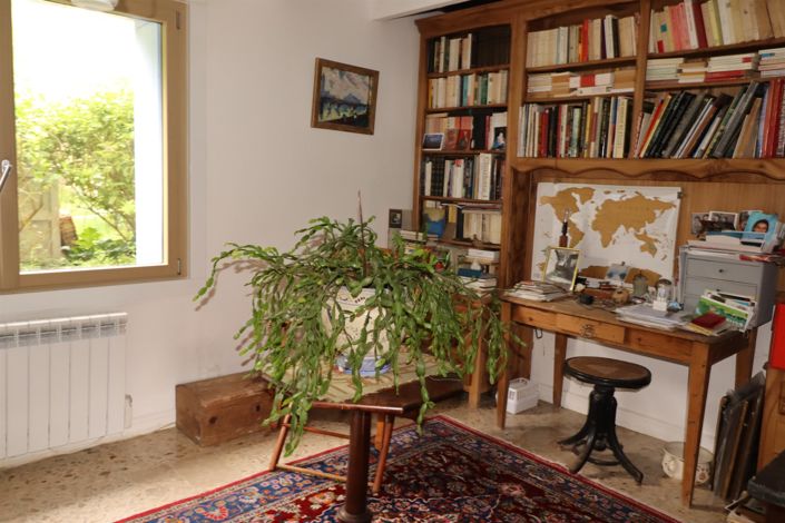 Image No.11-3 Bed House for sale