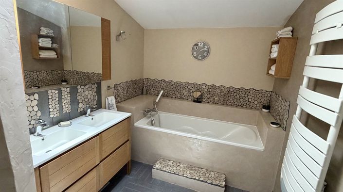 Image No.12-4 Bed House for sale