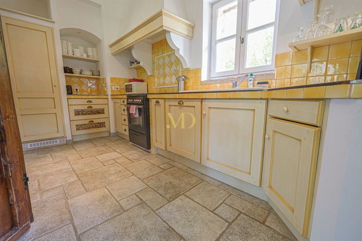 Image No.50-8 Bed House for sale