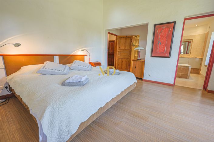 Image No.58-8 Bed House for sale