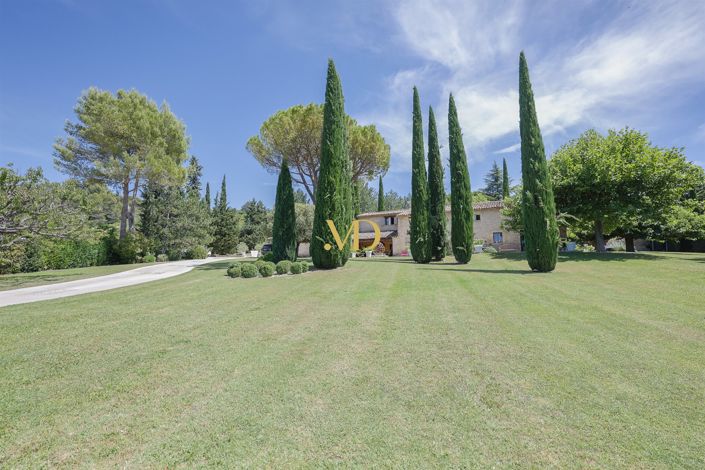 Image No.6-8 Bed House for sale