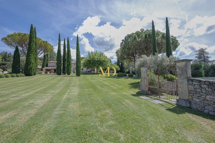 Image No.8-8 Bed House for sale