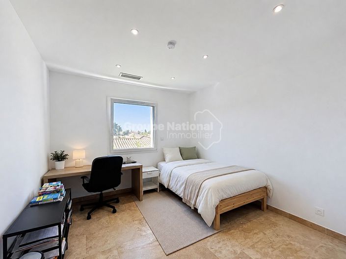 Image No.15-4 Bed Property for sale