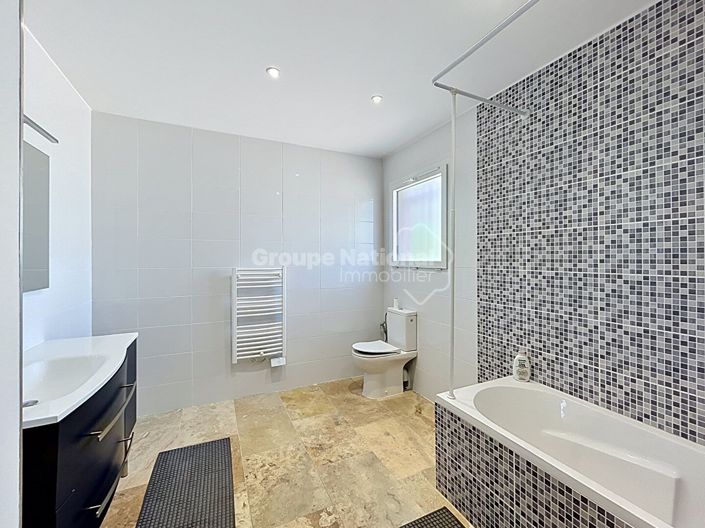 Image No.16-4 Bed Property for sale