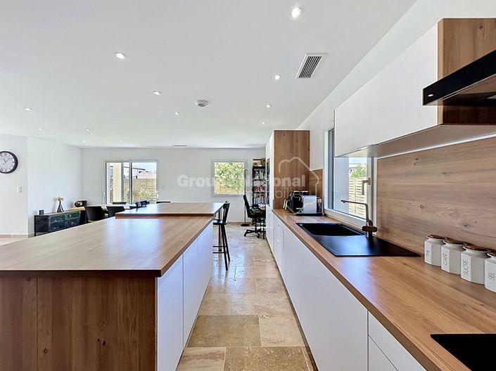 Image No.8-4 Bed Property for sale