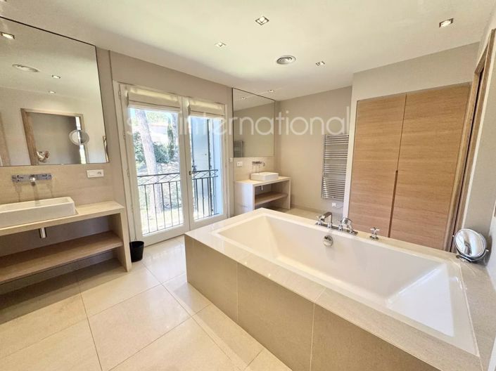 Image No.10-6 Bed House for sale