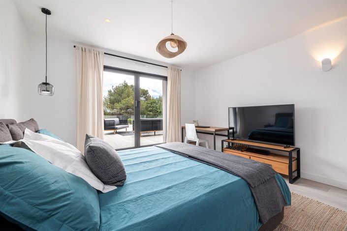 Image No.10-6 Bed House for sale