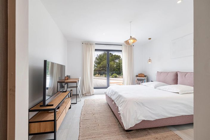 Image No.11-6 Bed House for sale