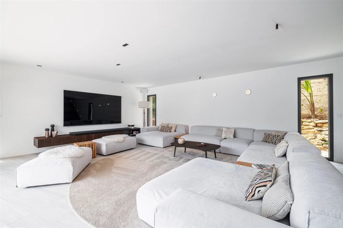 Image No.6-6 Bed House for sale