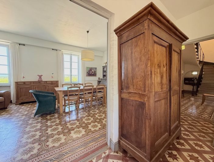 Image No.16-5 Bed House for sale