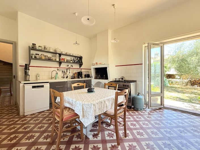 Image No.19-5 Bed House for sale