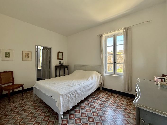 Image No.28-5 Bed House for sale