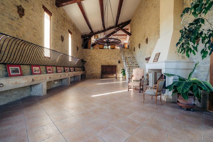 Image No.11-7 Bed Property for sale