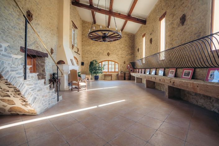 Image No.12-7 Bed Property for sale