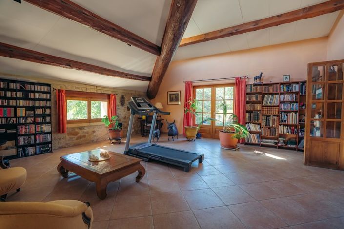 Image No.15-7 Bed Property for sale