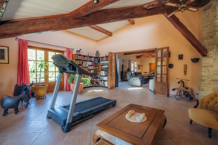 Image No.16-7 Bed Property for sale