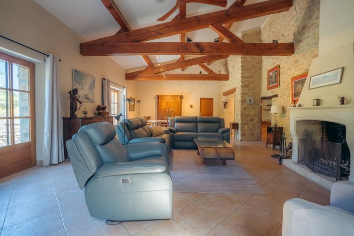 Image No.18-7 Bed Property for sale