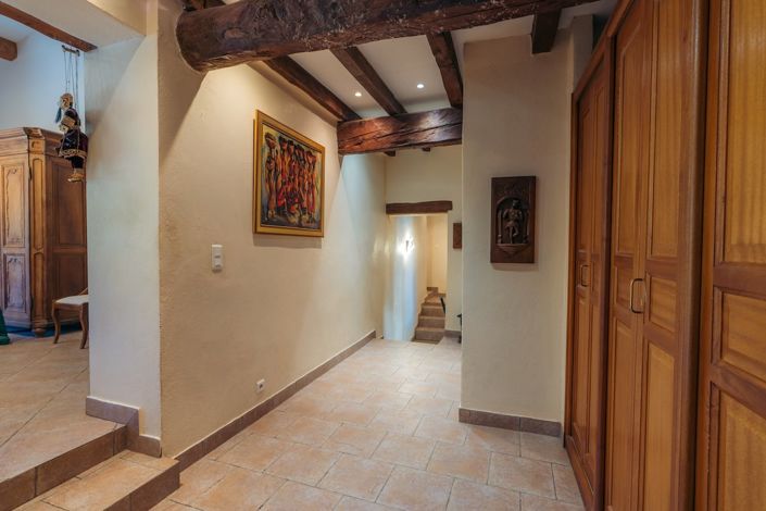Image No.25-7 Bed Property for sale