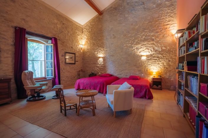 Image No.26-7 Bed Property for sale