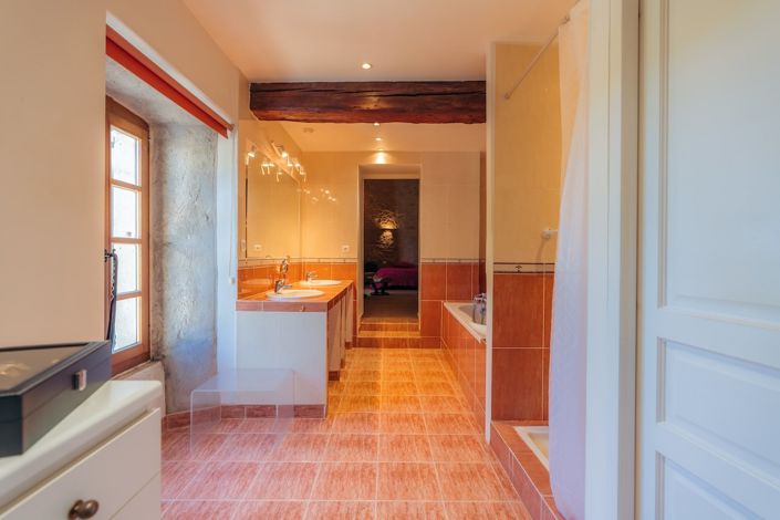 Image No.28-7 Bed Property for sale