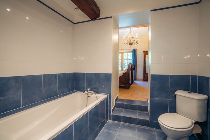 Image No.30-7 Bed Property for sale