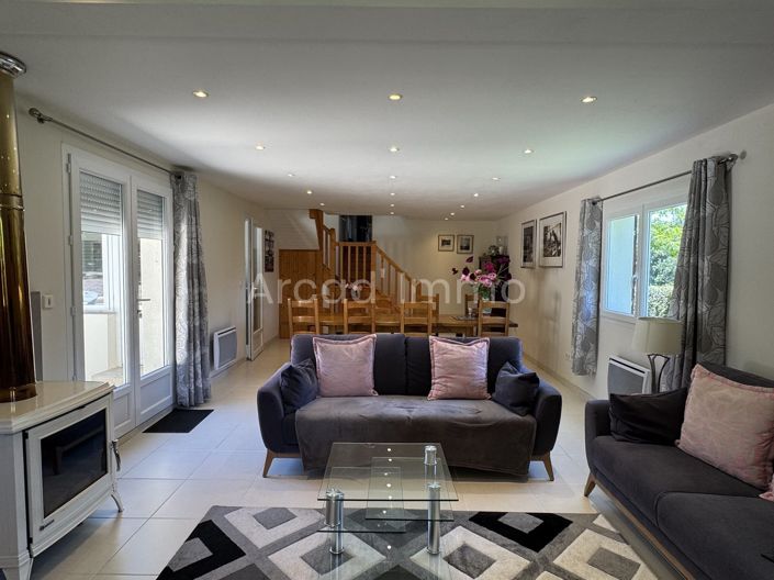 Image No.6-3 Bed House for sale