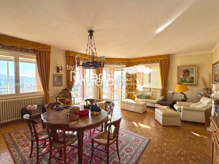 Image No.10-3 Bed House for sale