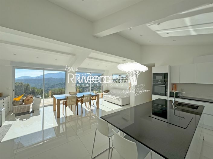 Image No.12-5 Bed House for sale