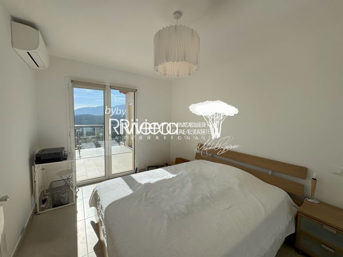 Image No.20-5 Bed House for sale