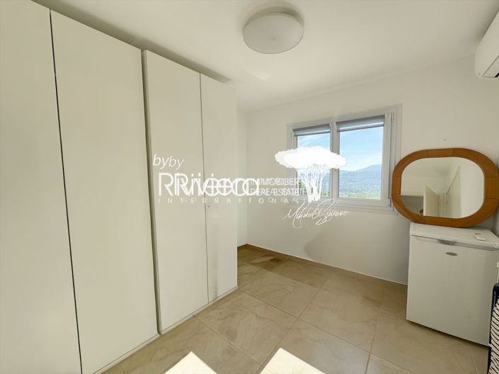 Image No.25-5 Bed House for sale