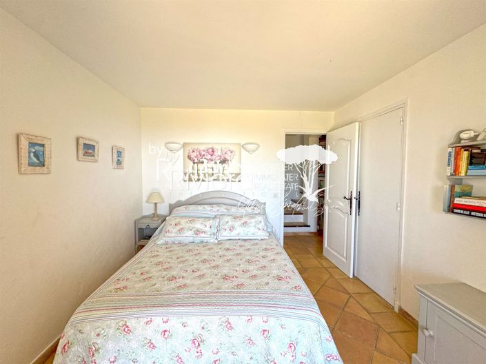 Image No.22-5 Bed House for sale