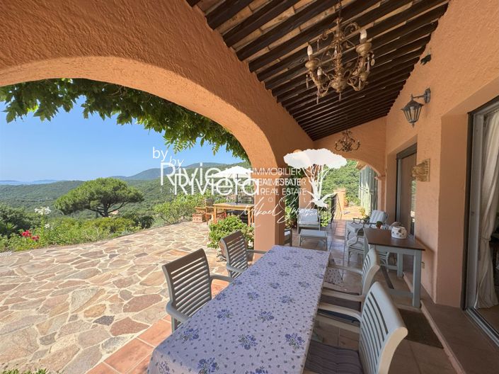 Image No.8-5 Bed House for sale