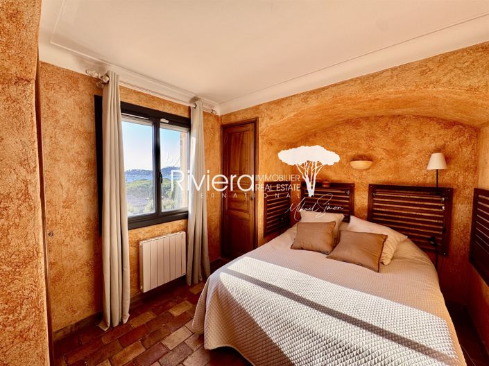 Image No.27-4 Bed House for sale