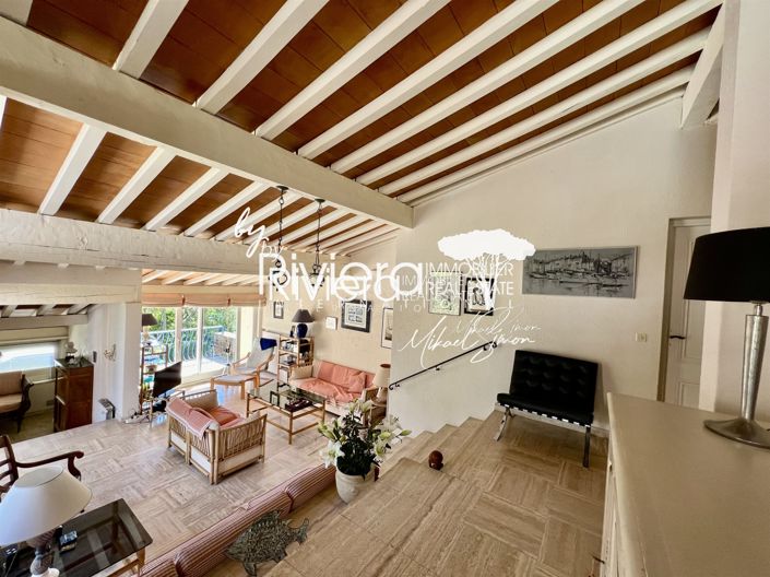 Image No.8-5 Bed House for sale