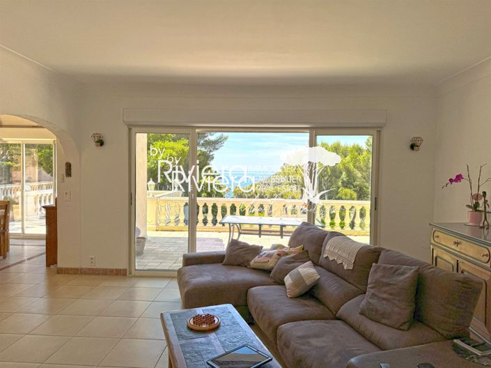 Image No.7-7 Bed House for sale