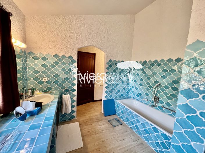 Image No.23-5 Bed House for sale