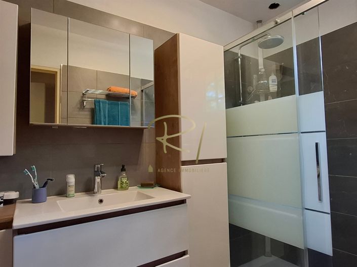 Image No.8-2 Bed House for sale