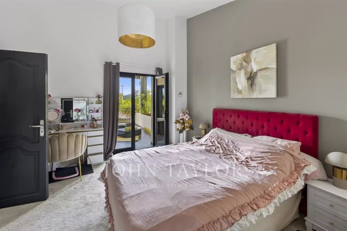 Image No.16-6 Bed House for sale