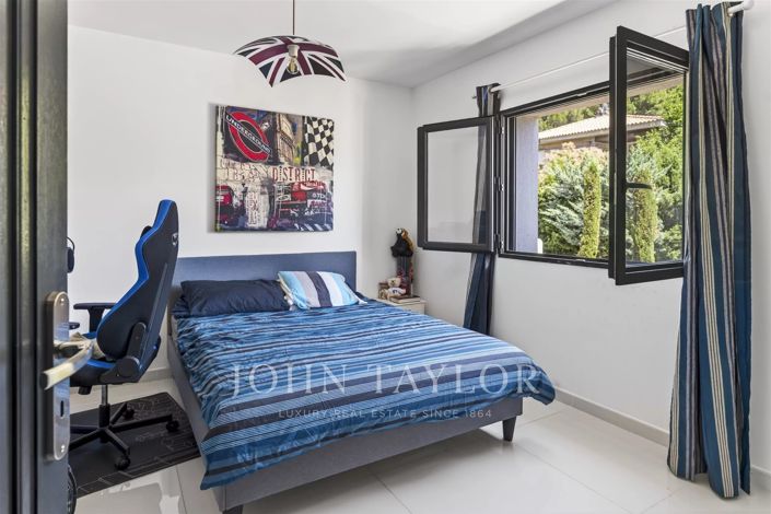 Image No.17-6 Bed House for sale