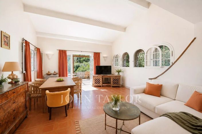 Image No.10-6 Bed House for sale