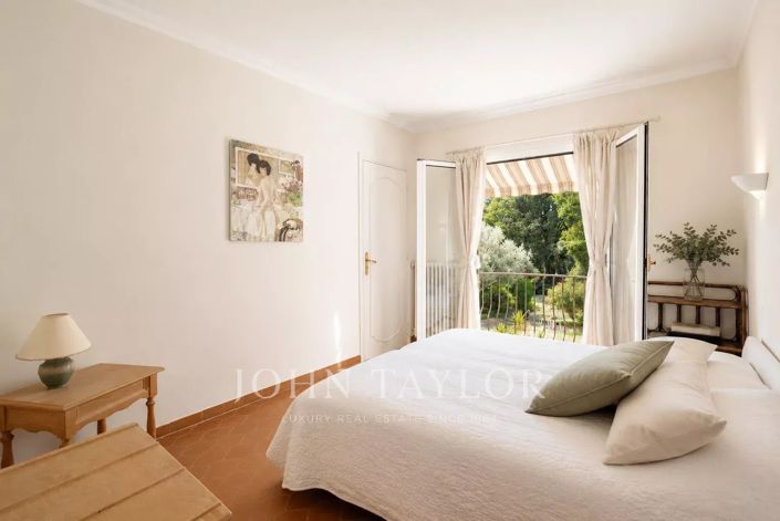 Image No.12-6 Bed House for sale