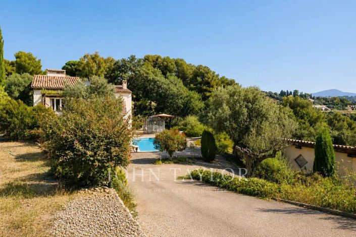 Image No.5-6 Bed House for sale