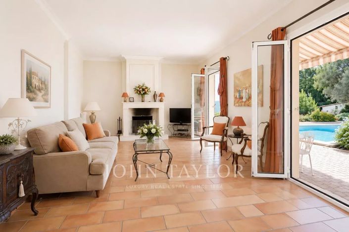 Image No.6-6 Bed House for sale