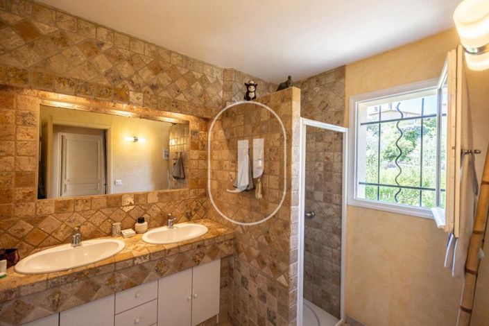 Image No.10-6 Bed House for sale