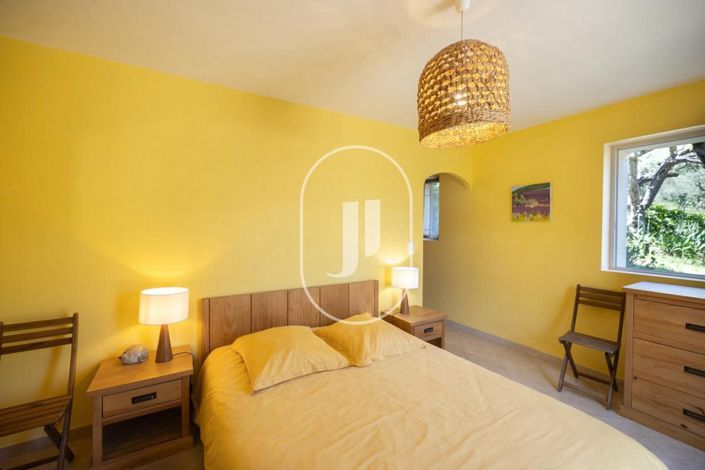 Image No.9-6 Bed House for sale
