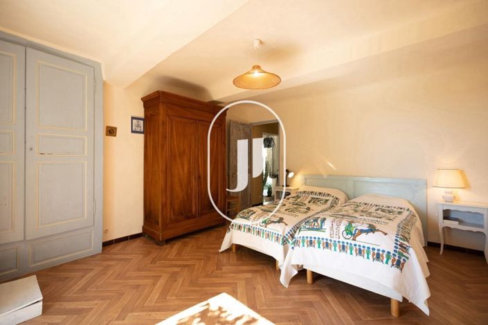 Image No.25-4 Bed House for sale