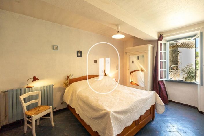 Image No.27-4 Bed House for sale