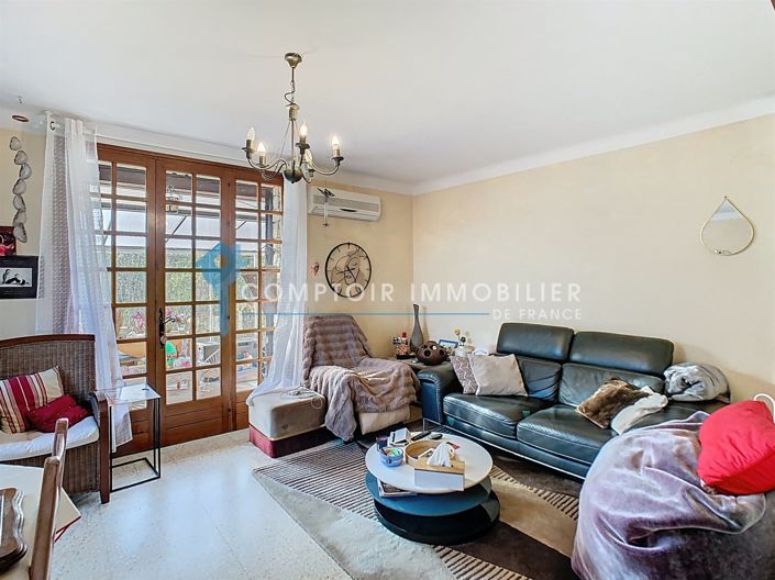 Image No.4-2 Bed House for sale